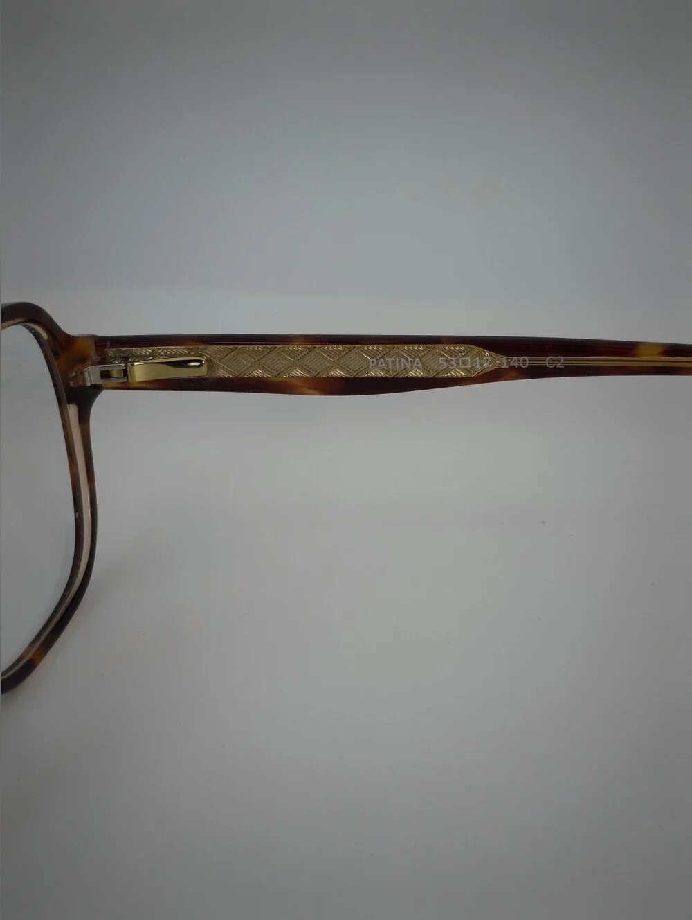 Patina. Tortoiseshell Square Frame Glasses. Mid Mount Temple.